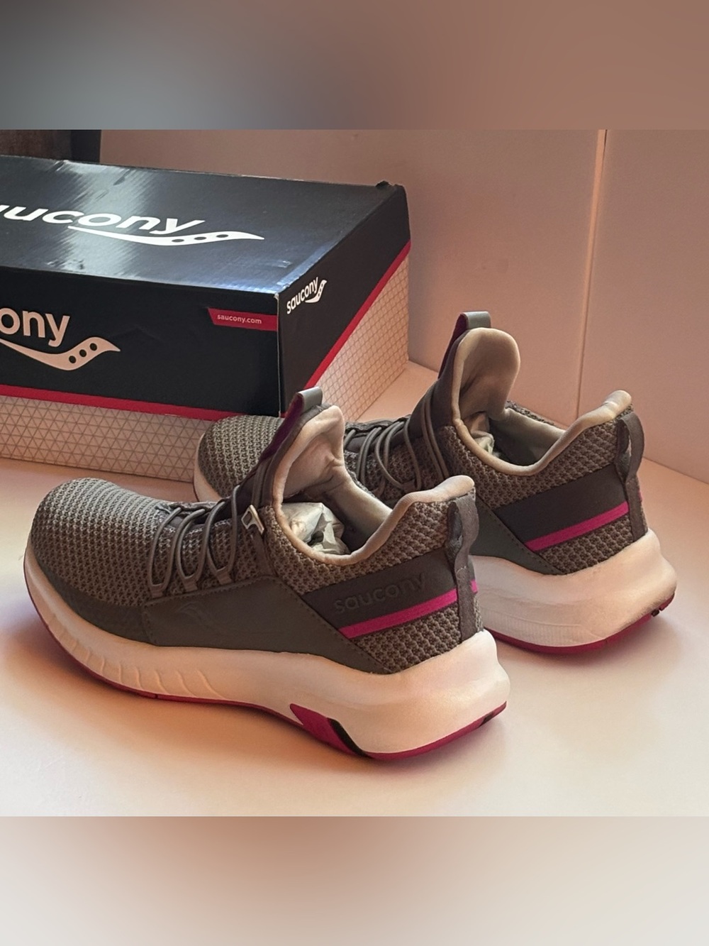 Saucony Women's Stretch & Go Glide Running Shoes Grey Pink Size 8 EUC - Picture 6 of 7